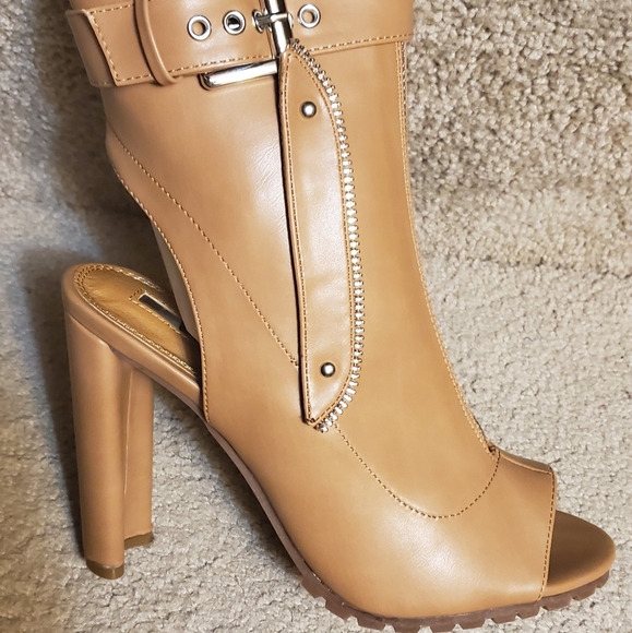 Cut out heel booties - Picture 5 of 5